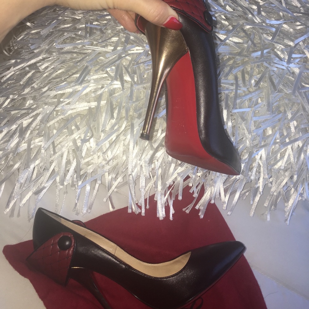 🎉🎉Black & Gold Christian Louboutin